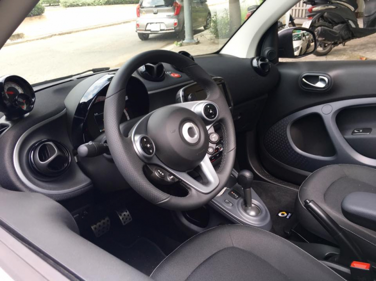 Cận cảnh Smart ForTwo Cabrio thế hệ mới có mặt tại Việt Nam