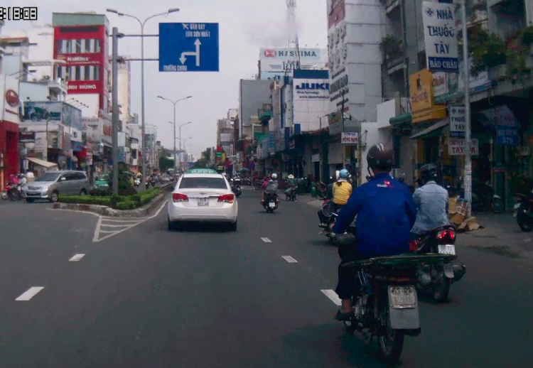 Dấu hiệu nhận biết đường không được chuyển lane sang phải để chạy tốc độ cao hơn