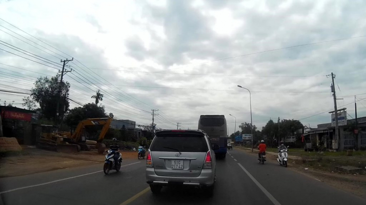 Chuyện gì khiến anh ấy chạy vậy ? Chuyện gì khiến anh ấy chạy vậy ?