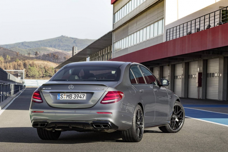 Mercedes-AMG E63 2017 có giá từ 98.280 USD