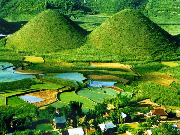Núi Đôi