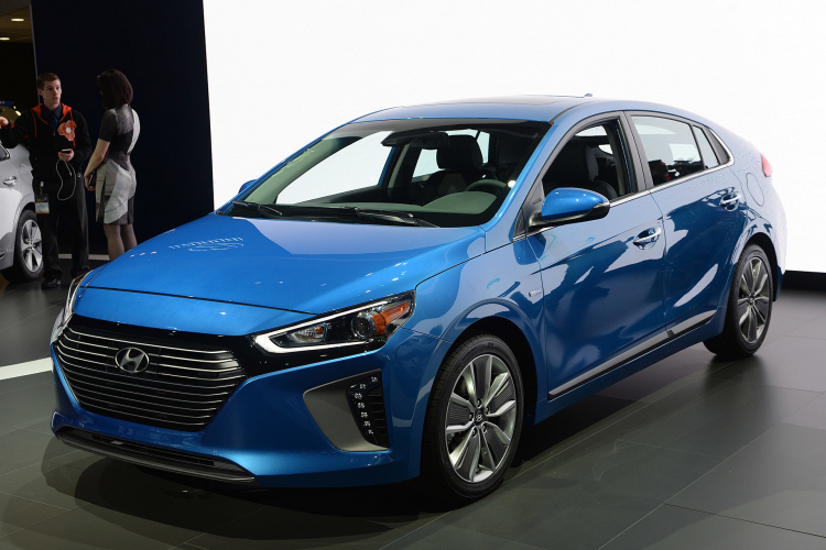 Hyundai Ioniq Hybrid 2017 có giá từ 23.035 USD tại Mỹ