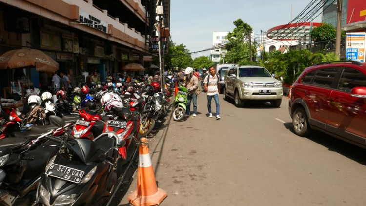 Xe mô tô dừng đỗ sao cho đúng luật? Xe mô tô dừng đỗ sao cho đúng luật?