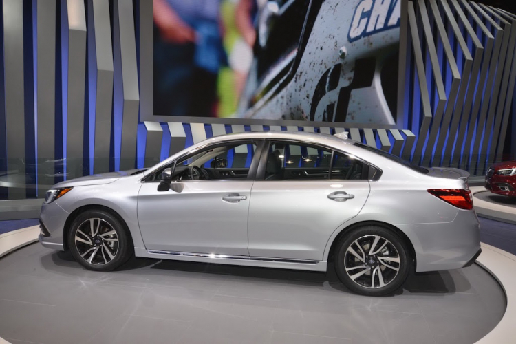 Ảnh thực tế Subaru Legacy 2018 - Đối thủ của Toyota Camry