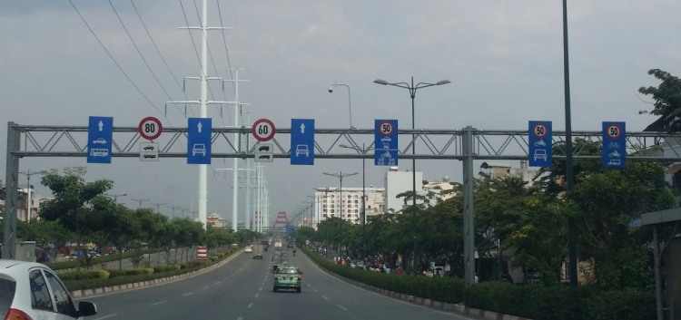 Tốc độ ô tô con đường Phạm Văm Đồng?