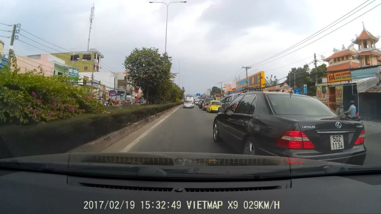 Lái xe xịn = tạt đầu, lấn lane, vượt đèn