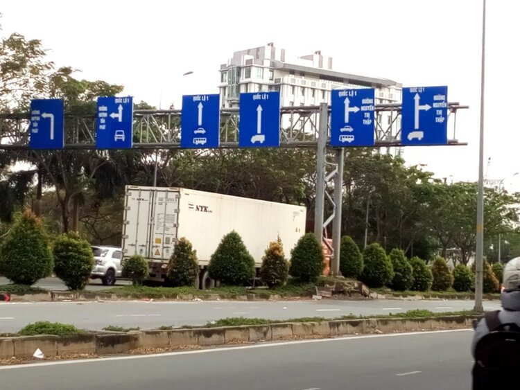 lane nguyễn văn linh- nguyễn thị thập