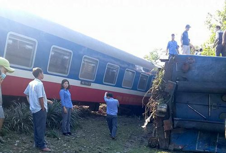 Tai nạn tàu hỏa và oto - vấn nạn không bao giờ hết!!!