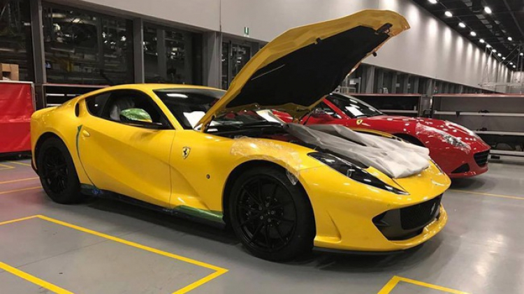 Ảnh thực tế siêu xe Ferrari 812 Superfast.