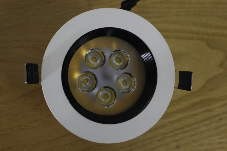 Đèn LED dân dụng và công nghiệp RB LIGHTING Đèn LED dân dụng và công nghiệp RB LIGHTING