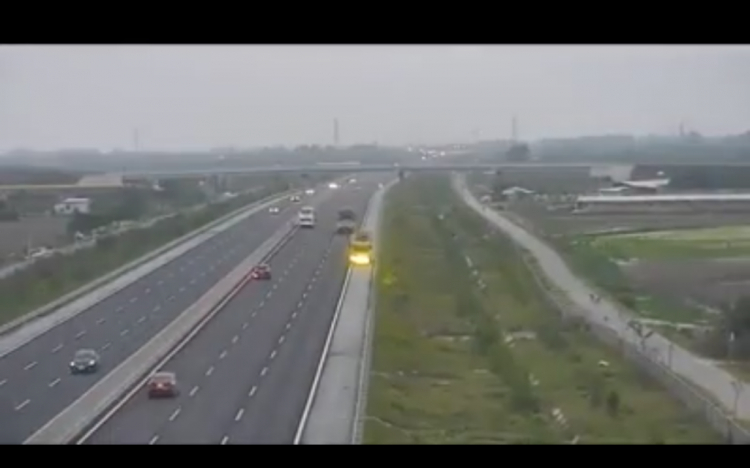 xe tải chạy ngược chiều trên cao tốc Hà Nội - Hải Phòng
