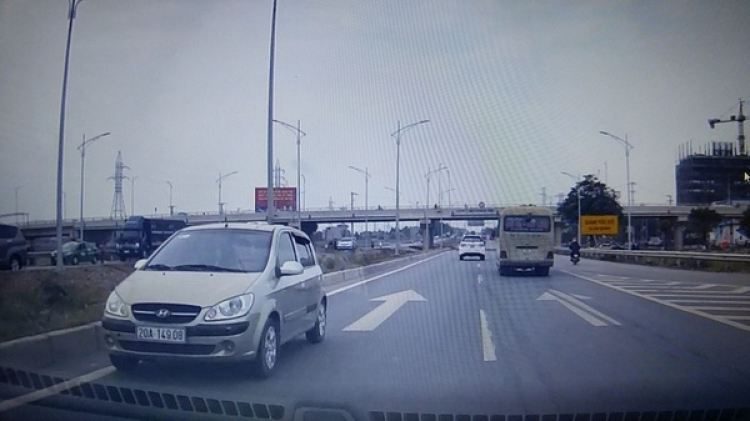 Phóng xe ngược chiều 70Km/h trên cao tốc