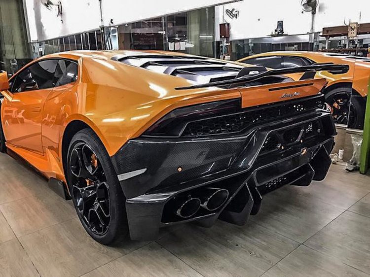 Dân chơi Sài Gòn độ Lamborghini Huracan bằng phụ kiện Novara Edizione