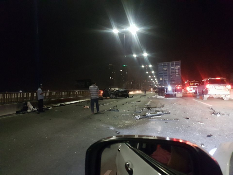 LR.Evoque tai nạn kinh hoàng tại cầu Sài Gòn.