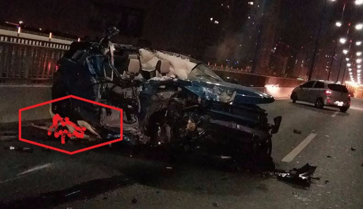 Tông đít cont thì Range Rover cũng nát