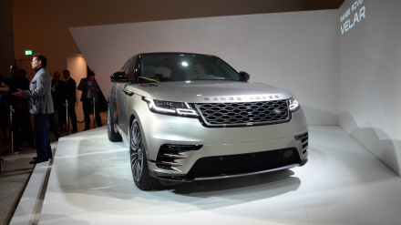 2018-land-rover-range-rover-velar-live (1).jpg