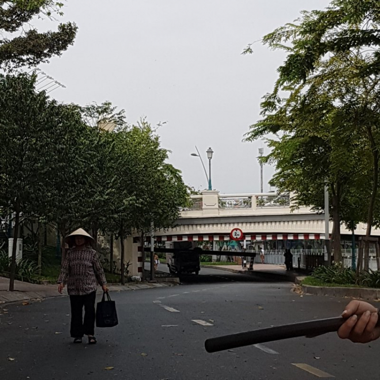 Bó tay với anh tài xe tải