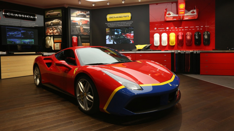 [GIMS2017] Ferrari “trưng” ngựa chiến 812 Superfast