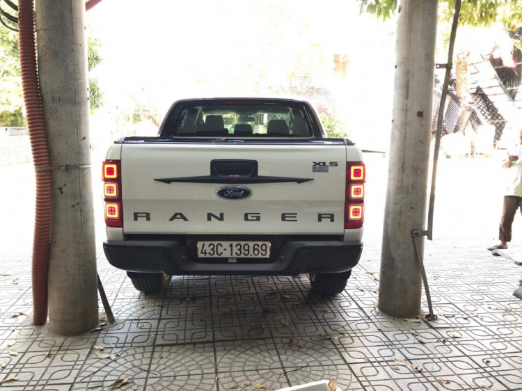 Ford Ranger XLS lên đồ Wildtrack. Các bác nhẹ tay!