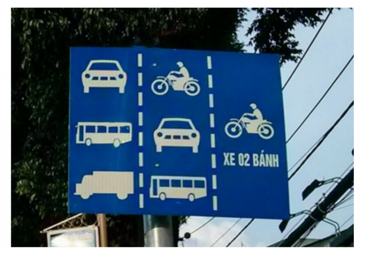 Lý do gì anh này chạy sát lề như vậy?
