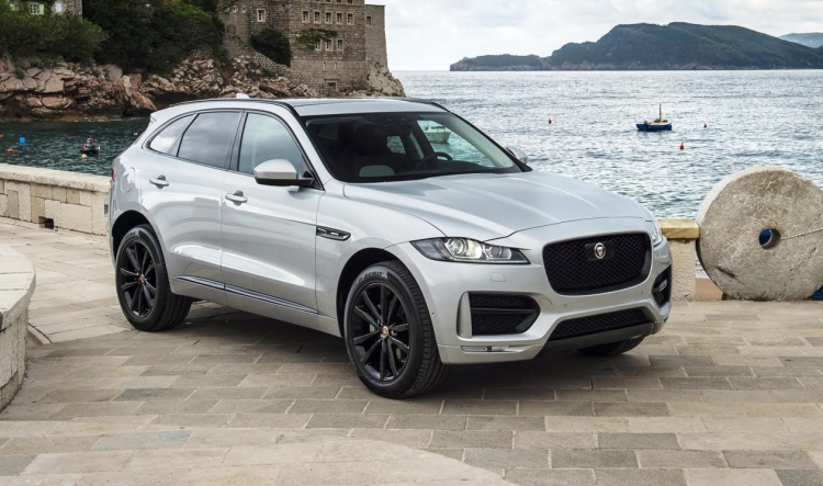 Jaguar F-Pace trên đường về Việt Nam