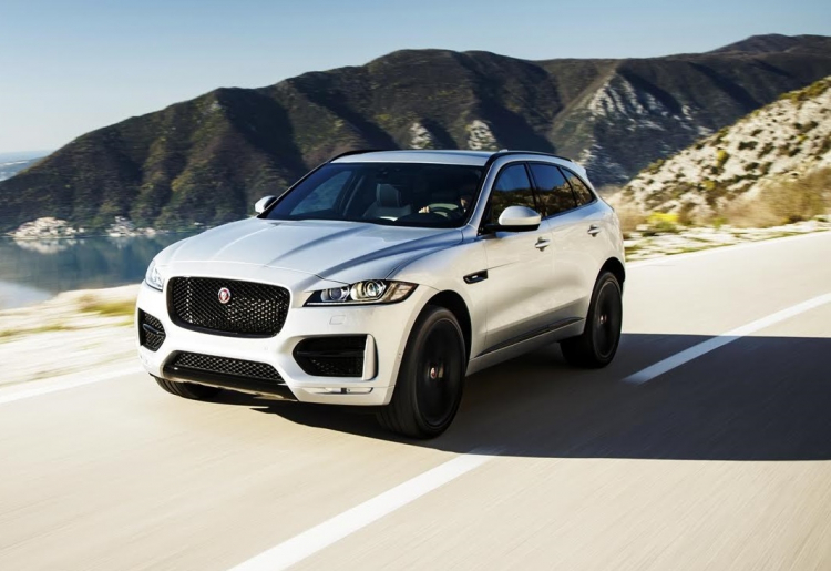 Jaguar F-Pace trên đường về Việt Nam