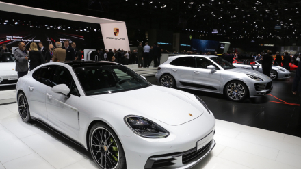 2018-porsche-panamera-turbo-s-e-hybrid (1).jpg