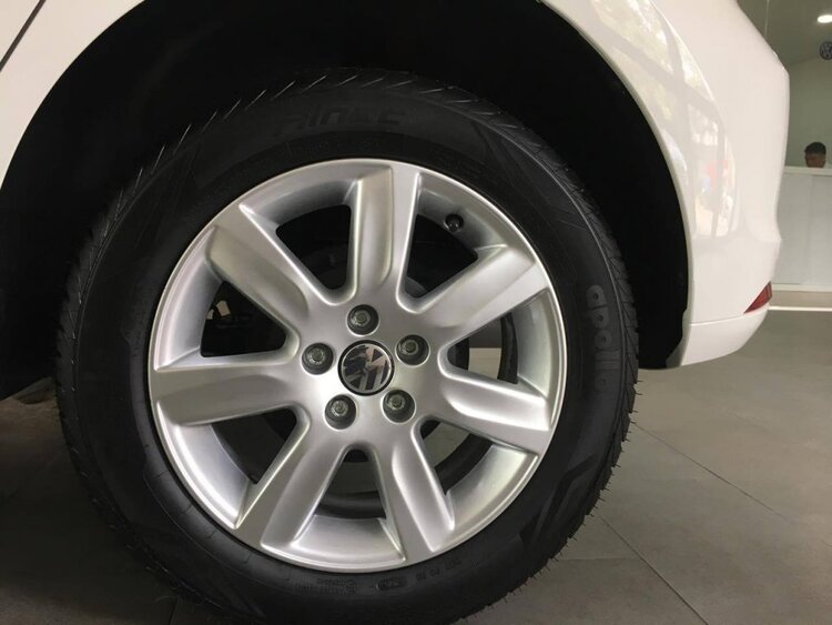 Ford Fiesta với Toyota Yaris chọn xe nào cho nữ các bác ? Ford Fiesta với Toyota Yaris chọn xe nào cho nữ các bác ?