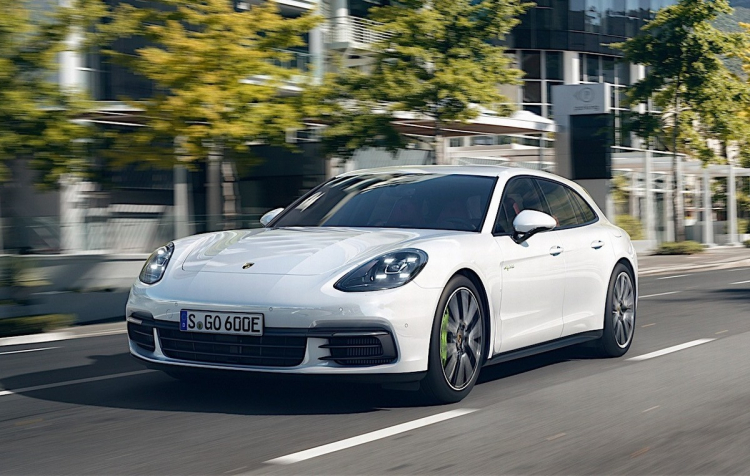 Porsche Panamera Sport Turismo chốt giá từ 5,41 tỷ tại Việt Nam