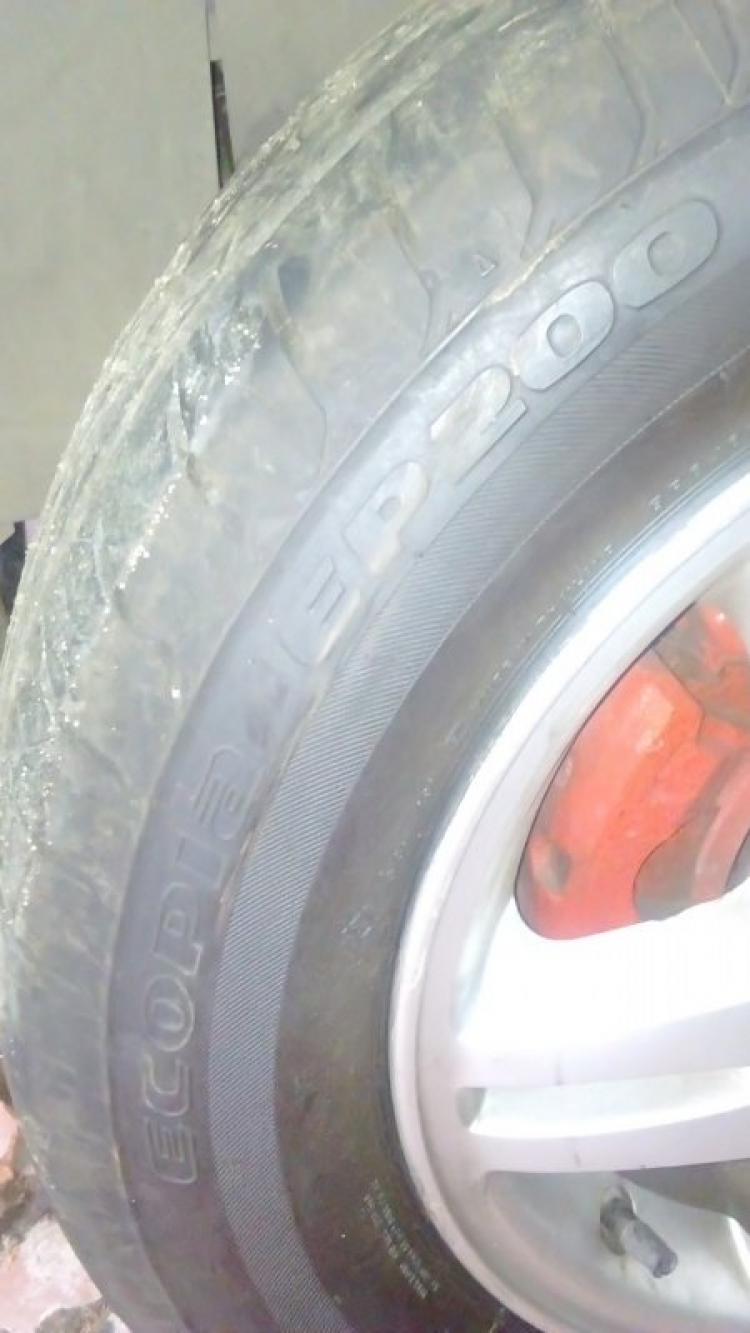 Bán lại 2 vỏ xe BS 185/65/r14 Bán lại 2 vỏ xe BS 185/65/r14