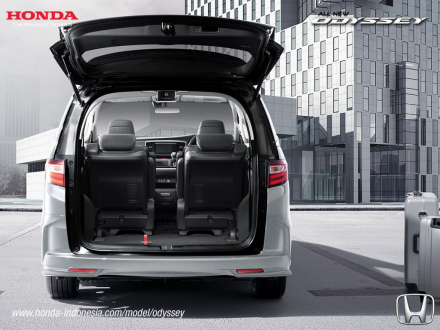 2017-Honda-Odyssey-facelift-boot.jpg