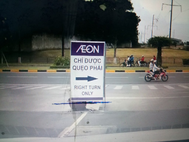 2B dựa trụ đèn