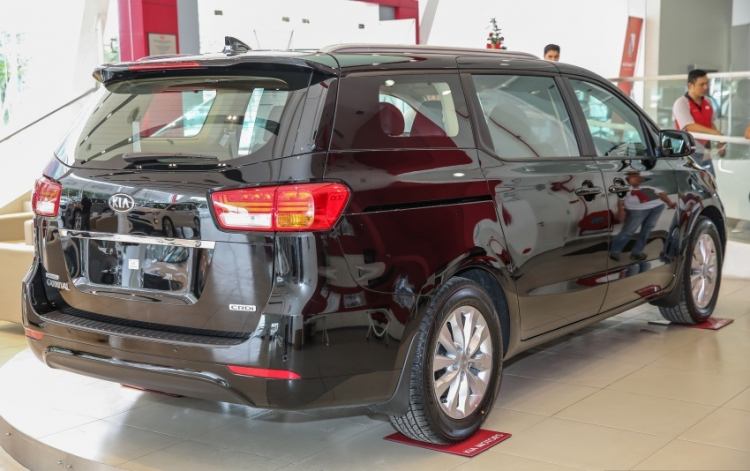 Xuất hiện Kia Grand Sedona phiên bản 8 chỗ ngồi