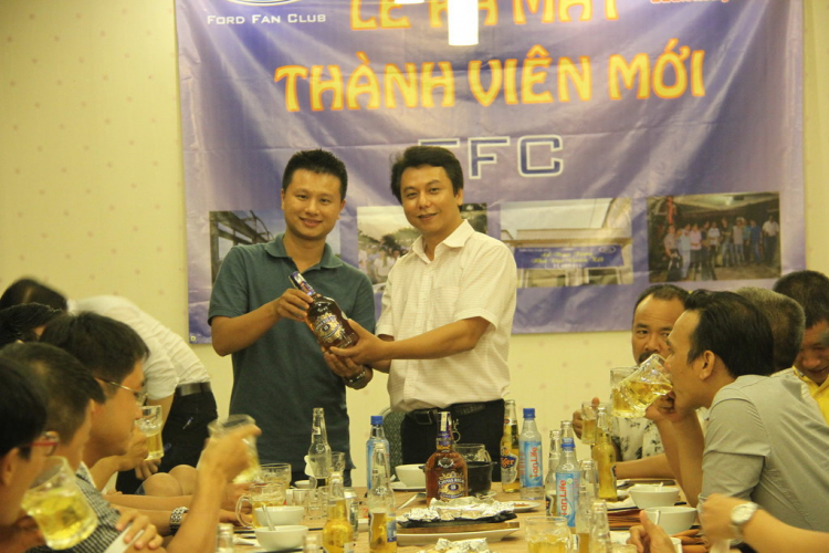 Tiệc ra mắt thành viên mới của FFC ngày 30/05/2014 tại nhà hàng Dìn ký Hồng Hà