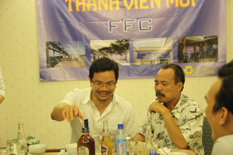 Tiệc ra mắt thành viên mới của FFC ngày 30/05/2014 tại nhà hàng Dìn ký Hồng Hà