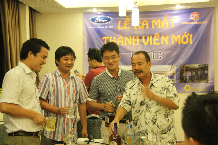 Tiệc ra mắt thành viên mới của FFC ngày 30/05/2014 tại nhà hàng Dìn ký Hồng Hà