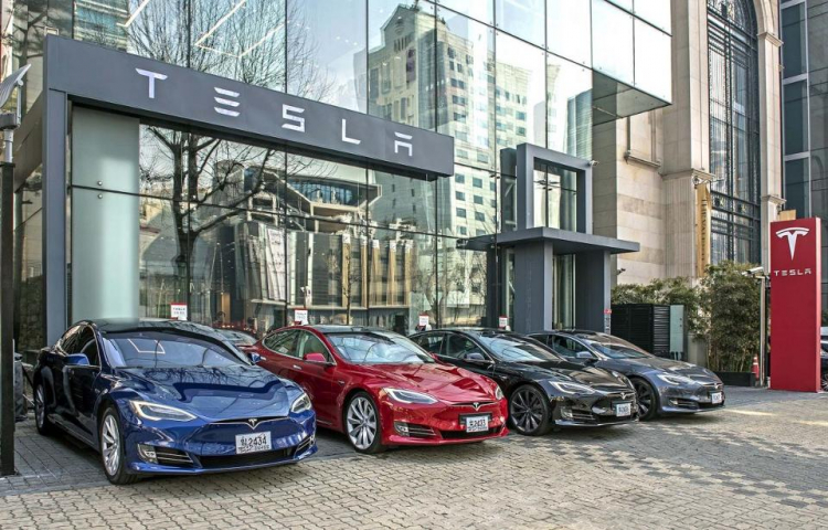 Dân Hàn Quốc xếp hàng 6 tháng để lái thử xe Tesla