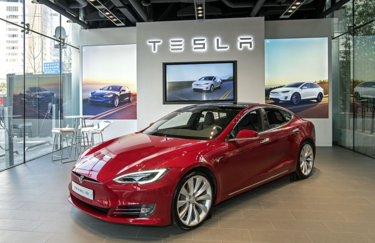 Dân Hàn Quốc xếp hàng 6 tháng để lái thử xe Tesla