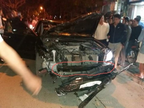 Xe camry tông rớt cản, nhưng túi khí không bung? Xe camry tông rớt cản, nhưng túi khí không bung?