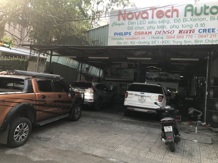 Ford Explorer đầu tiên tại Việt Nam độ Bixenon và đèn mở rộng góc lái, cách âm và lắp bậc bước điện Ford Explorer đầu tiên tại Việt Nam độ Bixenon và đèn mở rộng góc lái, cách âm và lắp bậc bước điện