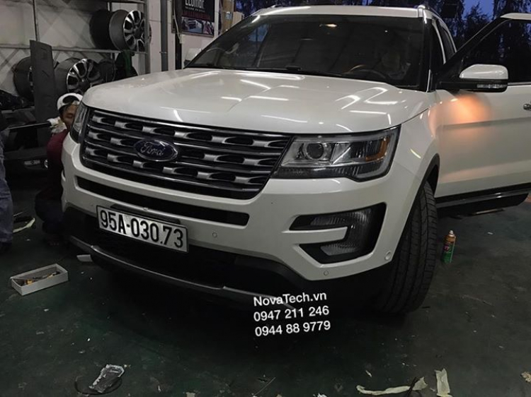 Ford Explorer đầu tiên tại Việt Nam độ Bixenon và đèn mở rộng góc lái, cách âm và lắp bậc bước điện