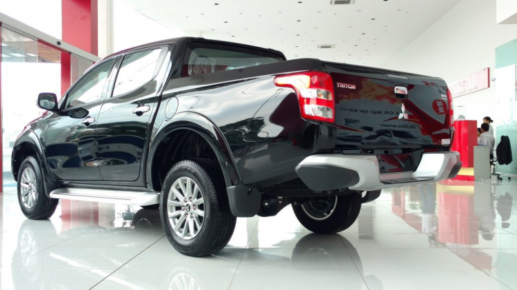 Triton chạy trong thành phố Triton chạy trong thành phố