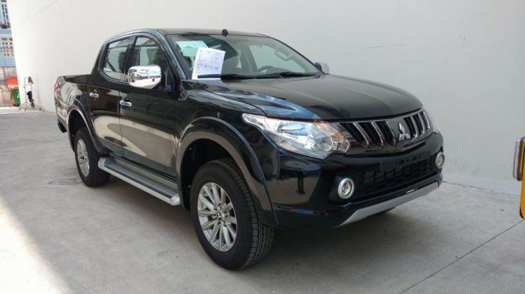 Triton chạy trong thành phố Triton chạy trong thành phố