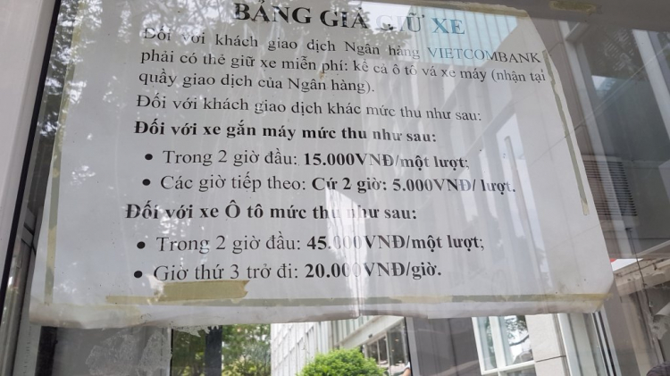 Tòa nhà có chỗ đậu xe (thu phí) ở quận 1