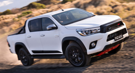 2017-toyota-hilux-trd-australia-0.jpg