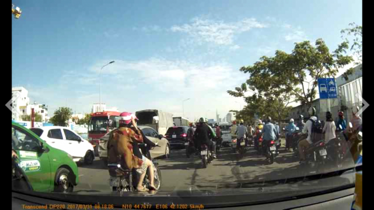Biển phân làn đường Nguyễn Hữu Thọ hướng Q.7 sang Q.4