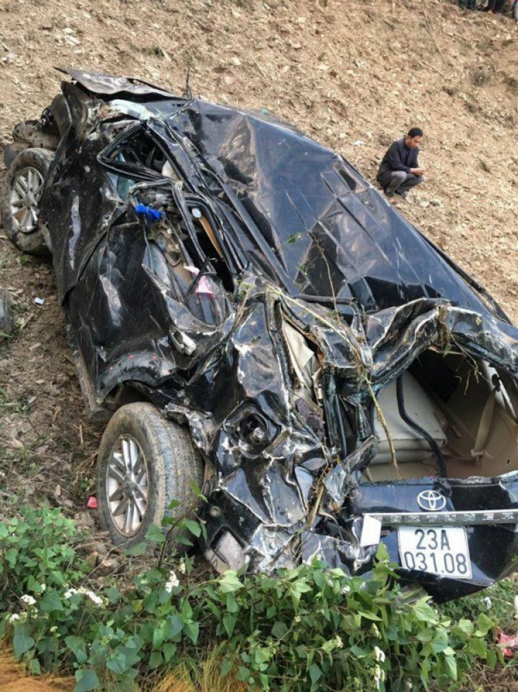 Tai nạn giữa Mazda 3 và Toyota tại Dĩ An Tai nạn giữa Mazda 3 và Toyota tại Dĩ An