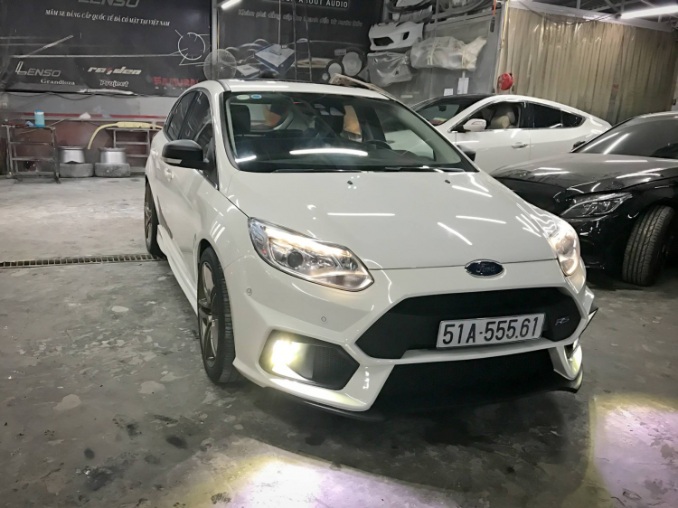 Ford Focus độ bodykit RS tại Sài Gòn