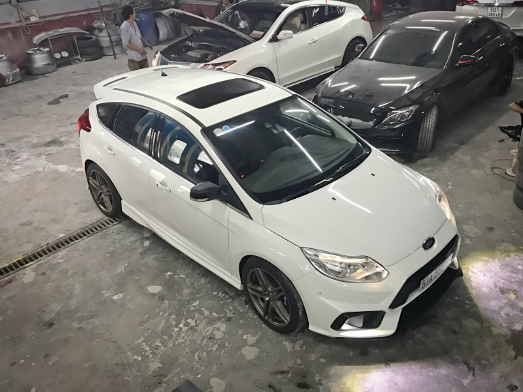 Ford Focus độ bodykit RS tại Sài Gòn