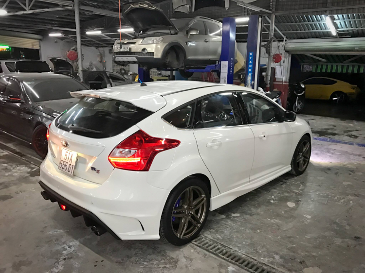 Ford Focus độ bodykit RS tại Sài Gòn